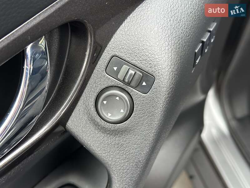 Внедорожник / Кроссовер Nissan Rogue 2019 в Киеве