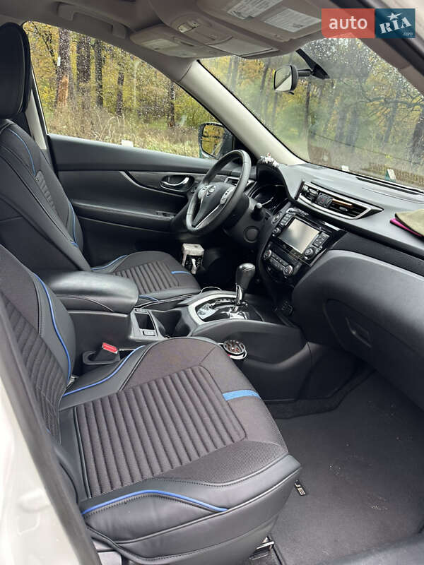 Позашляховик / Кросовер Nissan Rogue 2016 в Києві