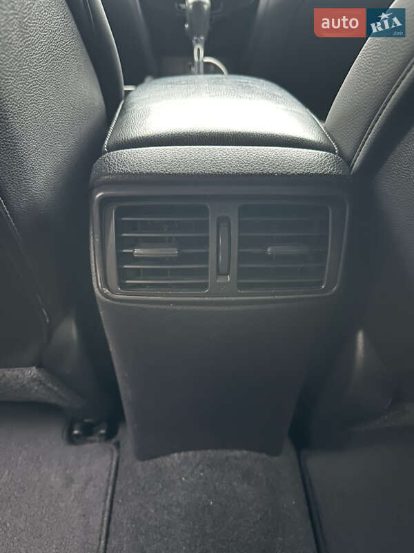 Позашляховик / Кросовер Nissan Rogue 2016 в Києві