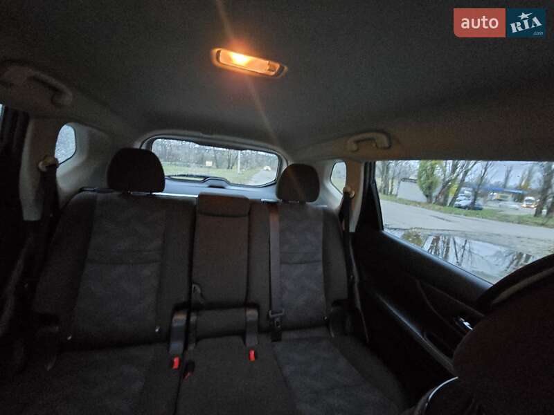 Внедорожник / Кроссовер Nissan Rogue 2015 в Кременчуге