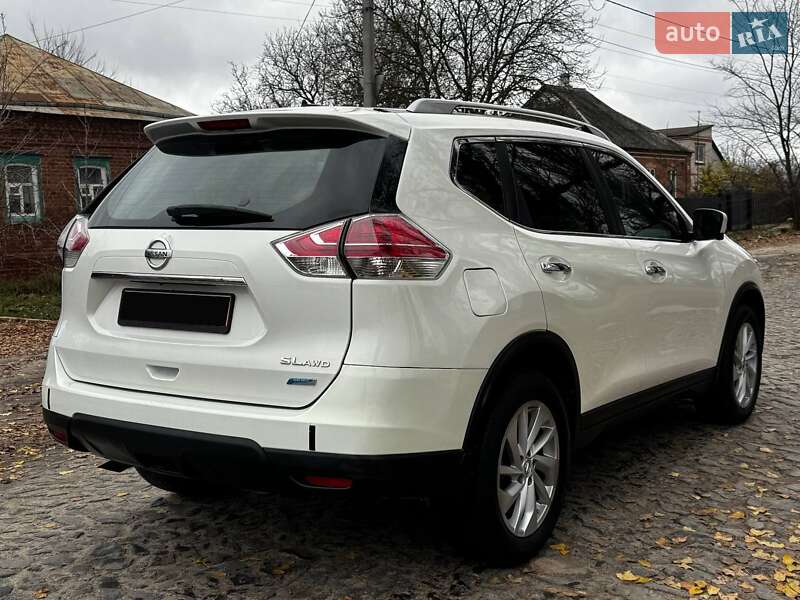 Внедорожник / Кроссовер Nissan Rogue 2015 в Ахтырке