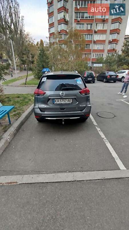 Внедорожник / Кроссовер Nissan Rogue 2017 в Киеве