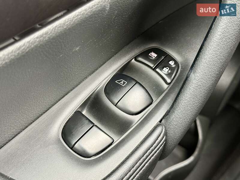 Позашляховик / Кросовер Nissan Rogue 2018 в Харкові