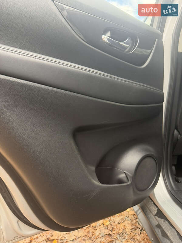 Внедорожник / Кроссовер Nissan Rogue 2016 в Киеве