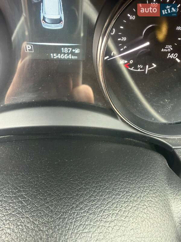 Внедорожник / Кроссовер Nissan Rogue 2016 в Киеве