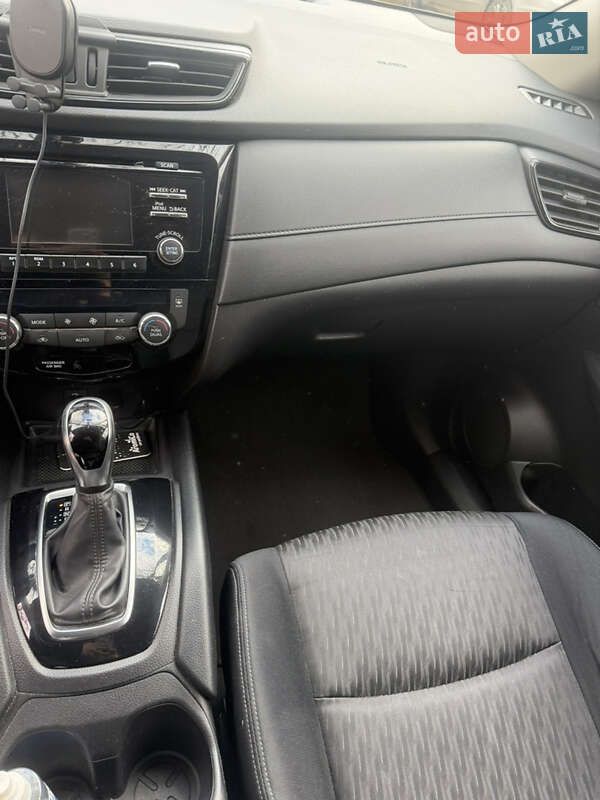 Внедорожник / Кроссовер Nissan Rogue 2016 в Киеве