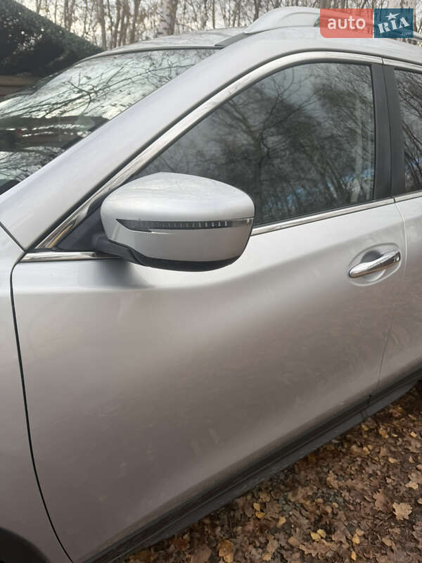 Внедорожник / Кроссовер Nissan Rogue 2016 в Киеве