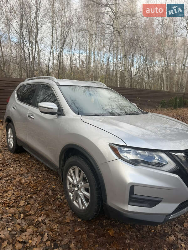 Внедорожник / Кроссовер Nissan Rogue 2016 в Киеве