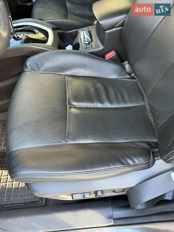 Внедорожник / Кроссовер Nissan Rogue 2016 в Киеве