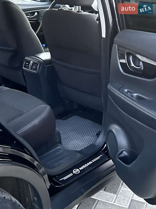 Внедорожник / Кроссовер Nissan Rogue 2017 в Каневе