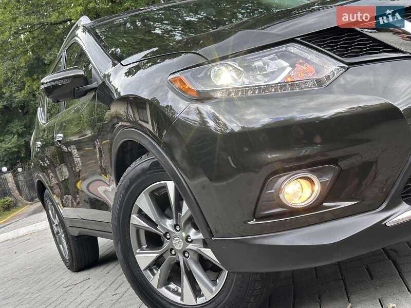 Внедорожник / Кроссовер Nissan Rogue 2015 в Дрогобыче