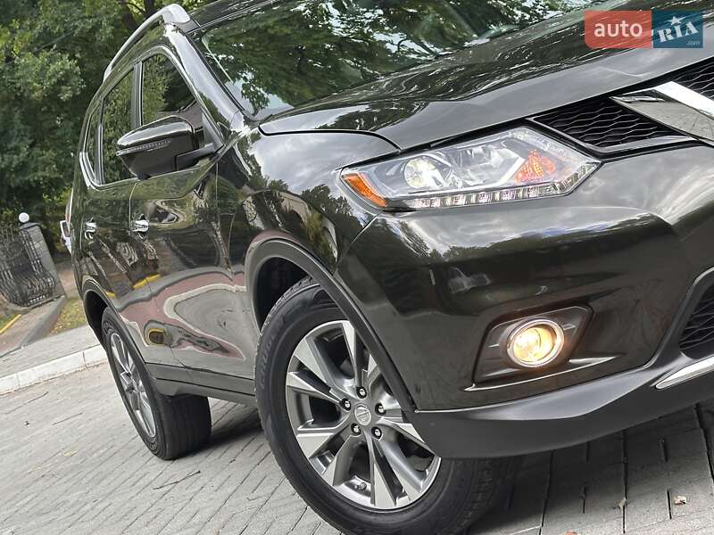 Внедорожник / Кроссовер Nissan Rogue 2015 в Дрогобыче