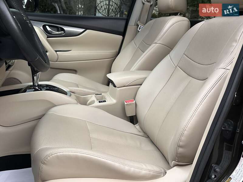 Внедорожник / Кроссовер Nissan Rogue 2015 в Дрогобыче