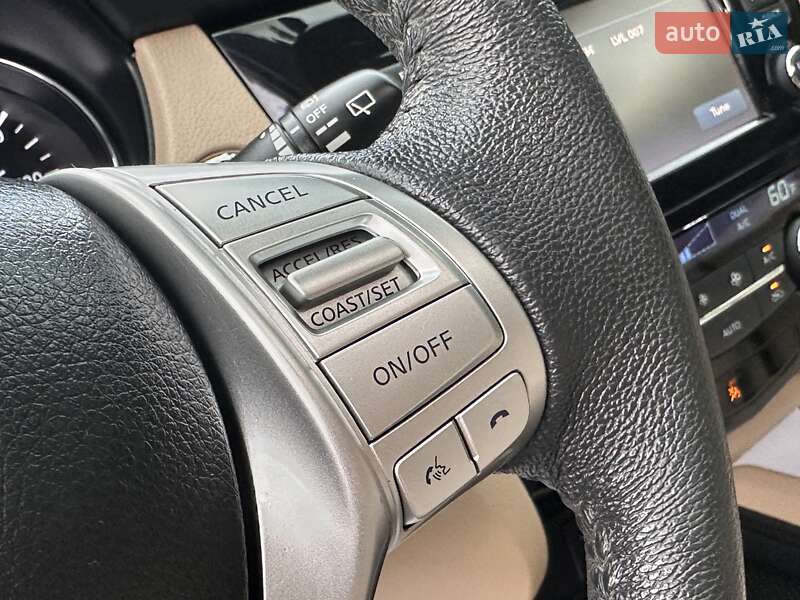 Внедорожник / Кроссовер Nissan Rogue 2015 в Дрогобыче