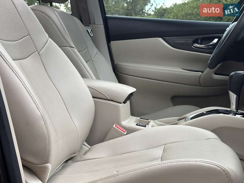 Внедорожник / Кроссовер Nissan Rogue 2015 в Дрогобыче