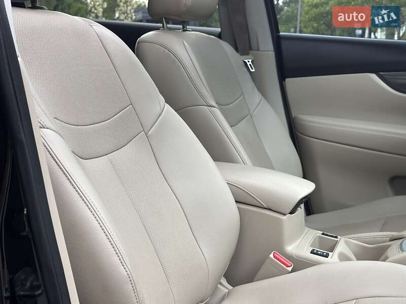 Внедорожник / Кроссовер Nissan Rogue 2015 в Дрогобыче