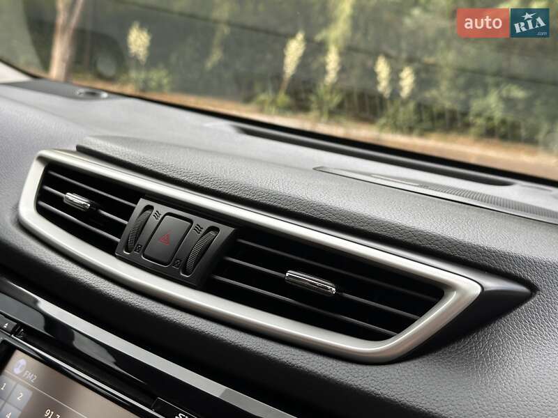 Внедорожник / Кроссовер Nissan Rogue 2015 в Дрогобыче