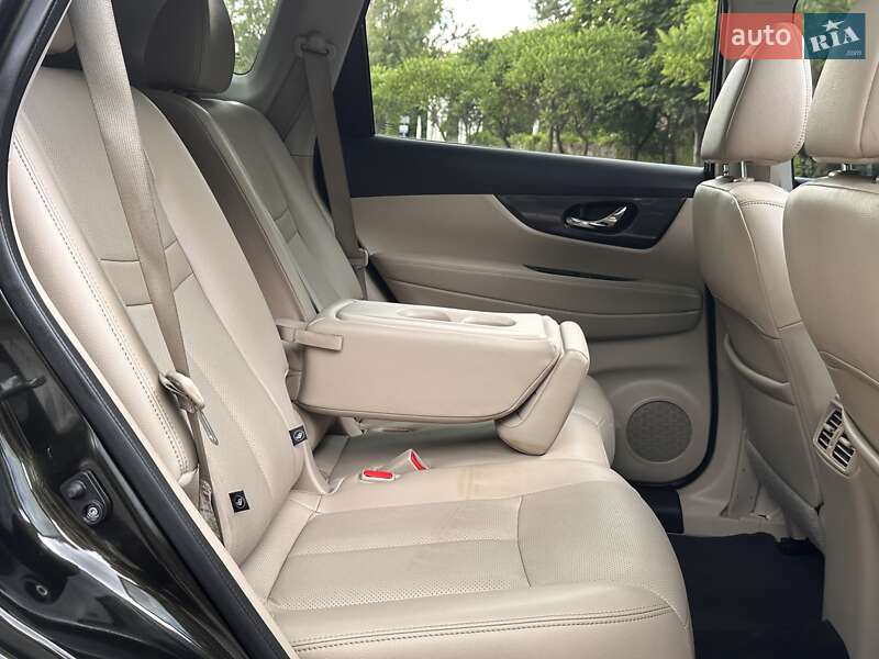 Внедорожник / Кроссовер Nissan Rogue 2015 в Дрогобыче