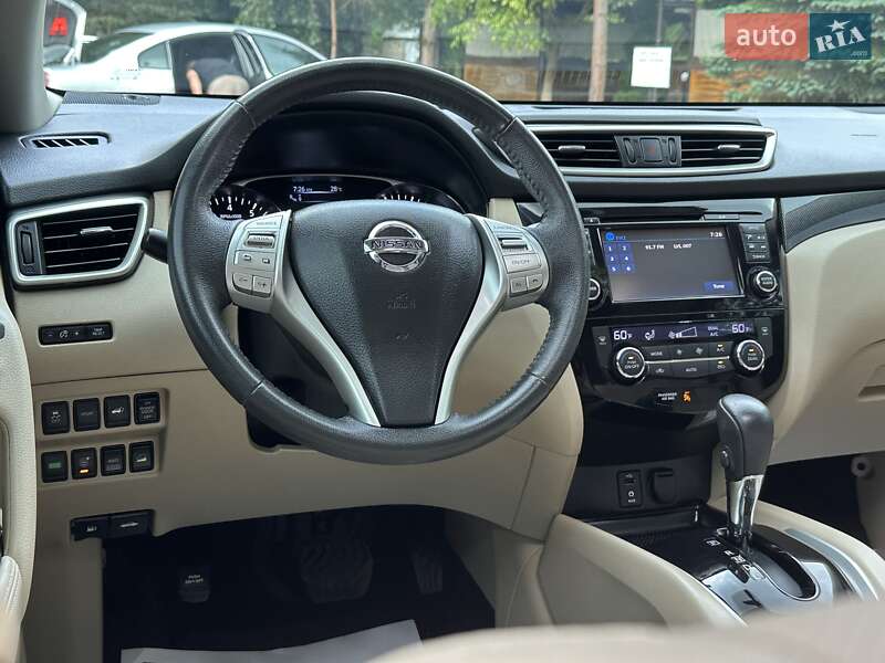 Внедорожник / Кроссовер Nissan Rogue 2015 в Дрогобыче