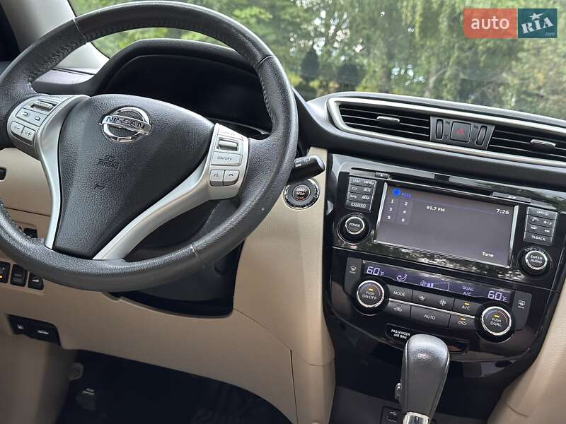 Внедорожник / Кроссовер Nissan Rogue 2015 в Дрогобыче