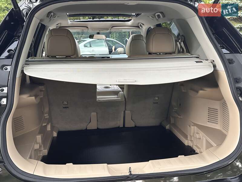 Внедорожник / Кроссовер Nissan Rogue 2015 в Дрогобыче