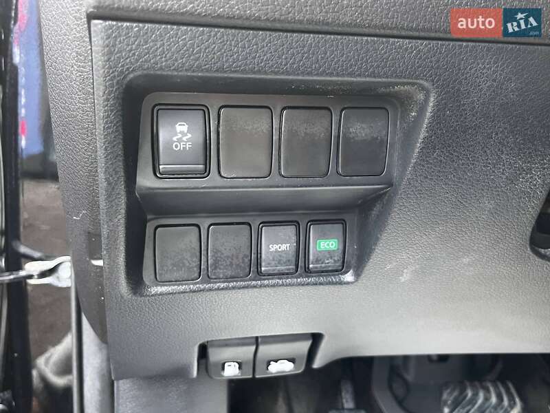 Внедорожник / Кроссовер Nissan Rogue 2017 в Луцке