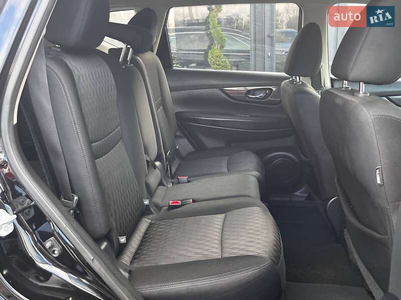 Внедорожник / Кроссовер Nissan Rogue 2017 в Луцке