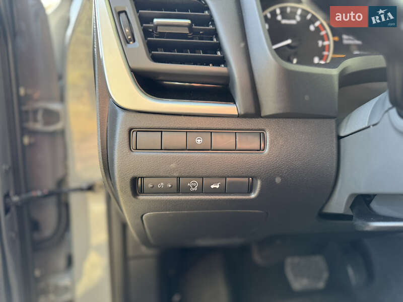 Позашляховик / Кросовер Nissan Rogue 2024 в Києві