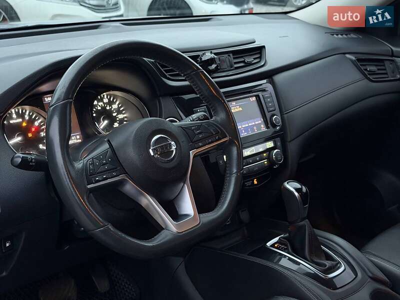 Внедорожник / Кроссовер Nissan Rogue 2017 в Харькове