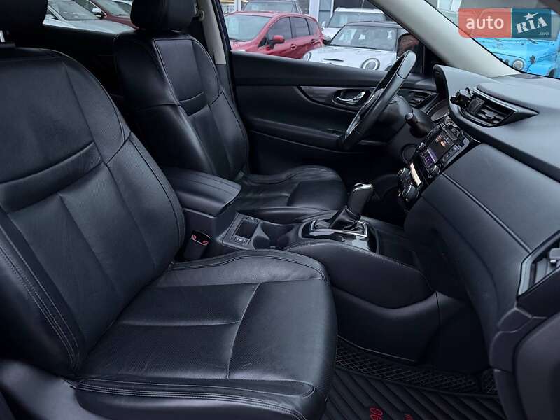 Внедорожник / Кроссовер Nissan Rogue 2017 в Харькове