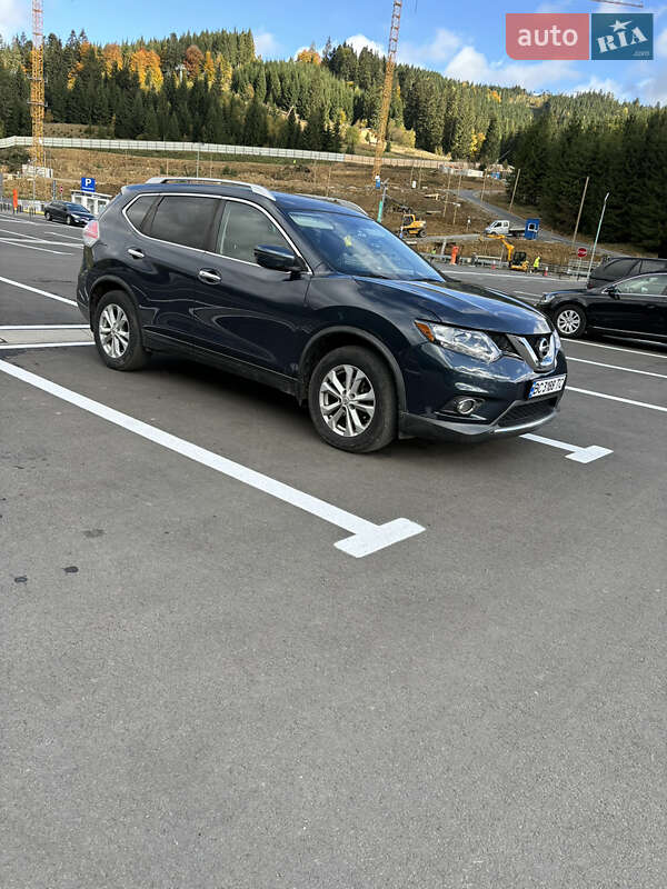 Позашляховик / Кросовер Nissan Rogue 2016 в Золочеві