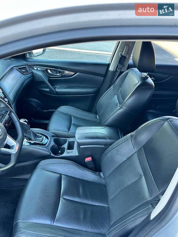 Позашляховик / Кросовер Nissan Rogue 2017 в Миколаєві