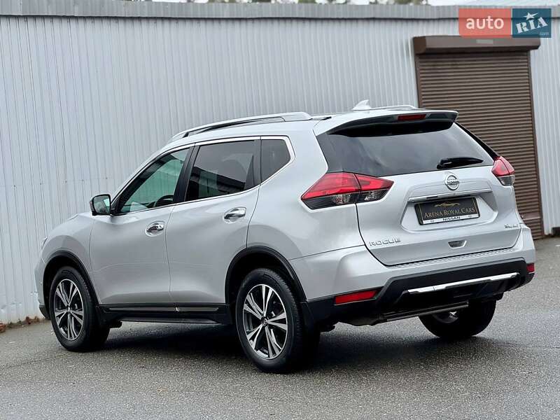 Внедорожник / Кроссовер Nissan Rogue 2017 в Киеве