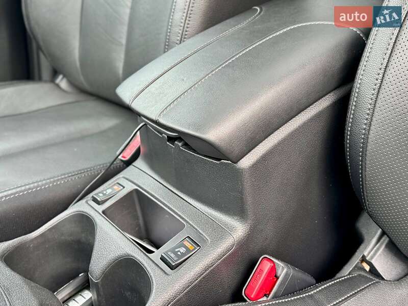 Внедорожник / Кроссовер Nissan Rogue 2017 в Киеве