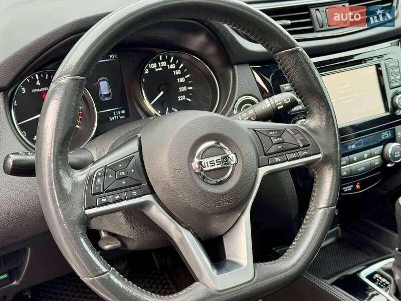 Внедорожник / Кроссовер Nissan Rogue 2017 в Киеве