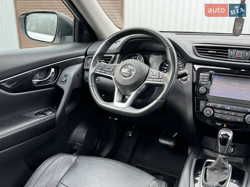 Внедорожник / Кроссовер Nissan Rogue 2017 в Киеве