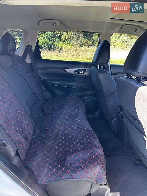 Внедорожник / Кроссовер Nissan Rogue 2016 в Новоднестровске