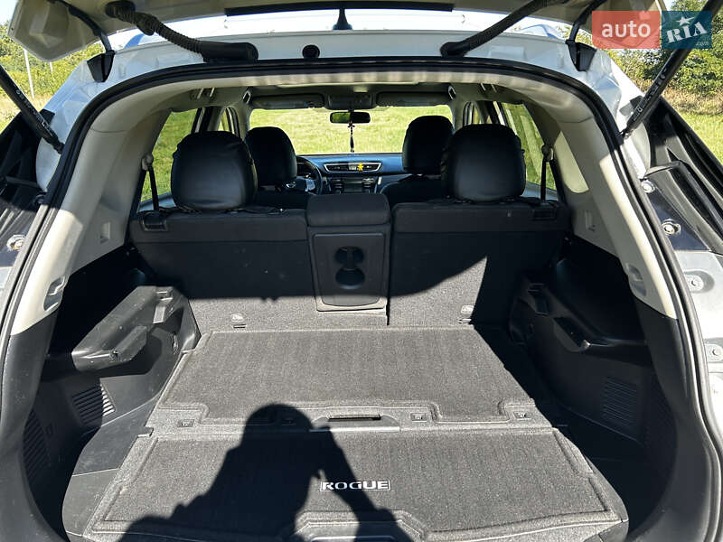 Внедорожник / Кроссовер Nissan Rogue 2016 в Новоднестровске