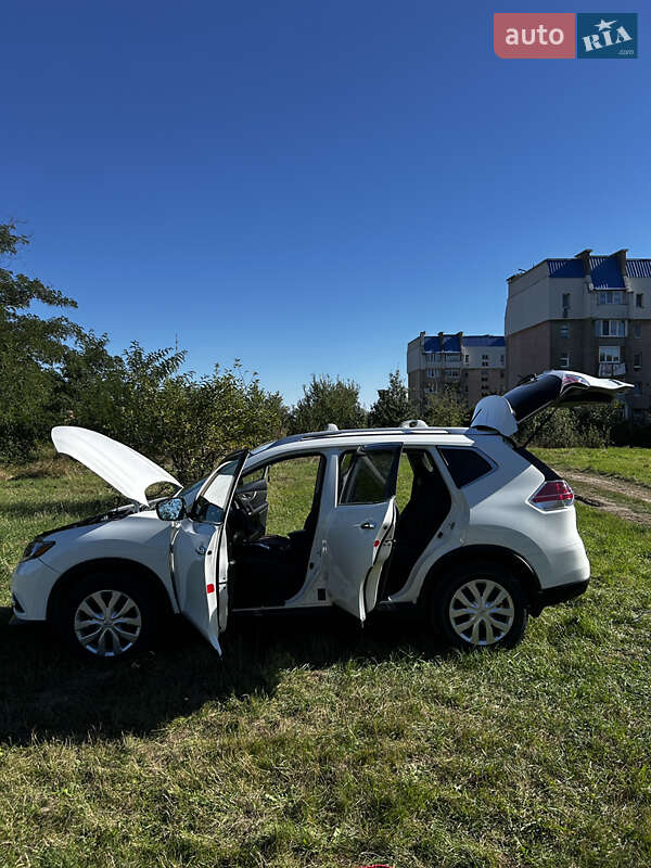 Внедорожник / Кроссовер Nissan Rogue 2016 в Новоднестровске