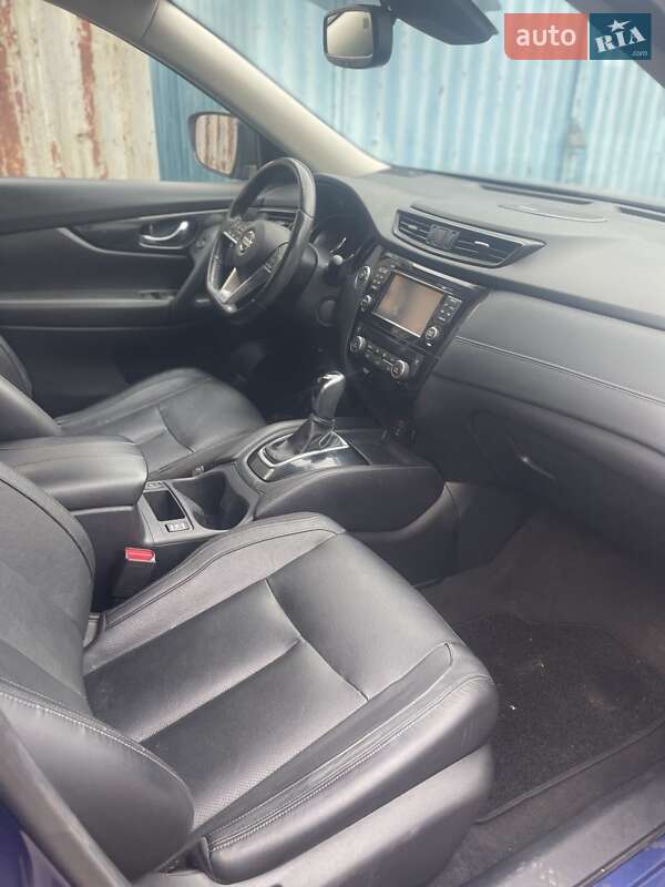 Внедорожник / Кроссовер Nissan Rogue 2017 в Львове