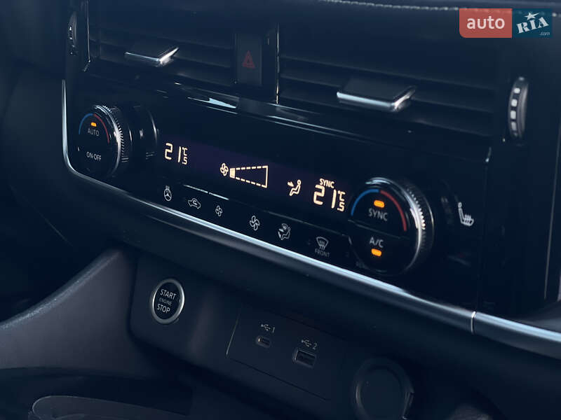 Внедорожник / Кроссовер Nissan Rogue 2020 в Каменском