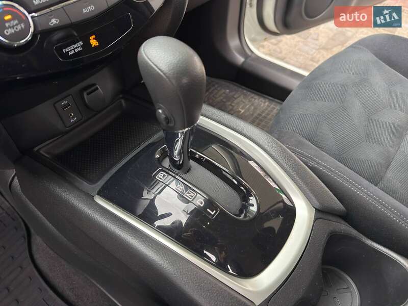 Позашляховик / Кросовер Nissan Rogue 2016 в Дніпрі фото 14 Позашляховик / Кросовер Nissan Rogue 2016 в Дніпрі