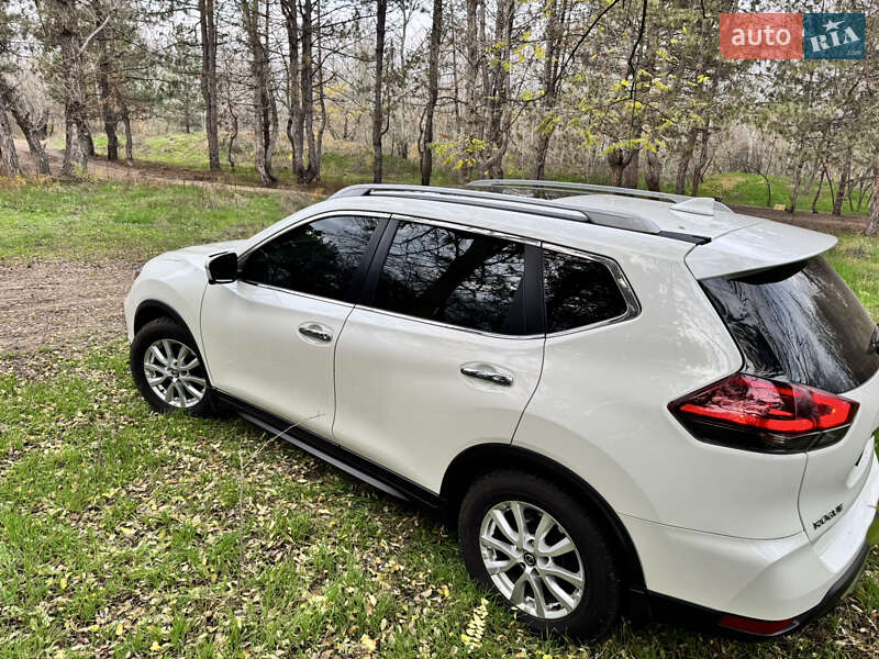 Внедорожник / Кроссовер Nissan Rogue 2017 в Запорожье
