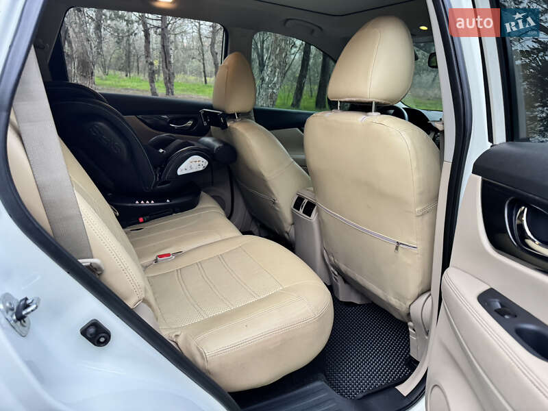 Внедорожник / Кроссовер Nissan Rogue 2017 в Запорожье