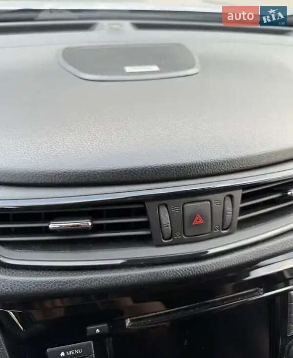 Внедорожник / Кроссовер Nissan Rogue 2017 в Хмельницком