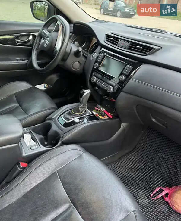 Внедорожник / Кроссовер Nissan Rogue 2017 в Хмельницком