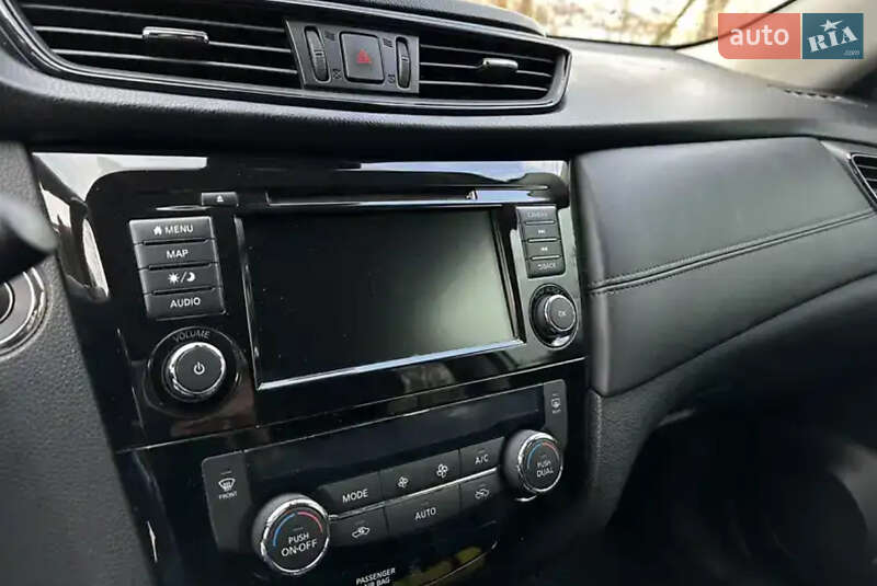 Внедорожник / Кроссовер Nissan Rogue 2017 в Хмельницком