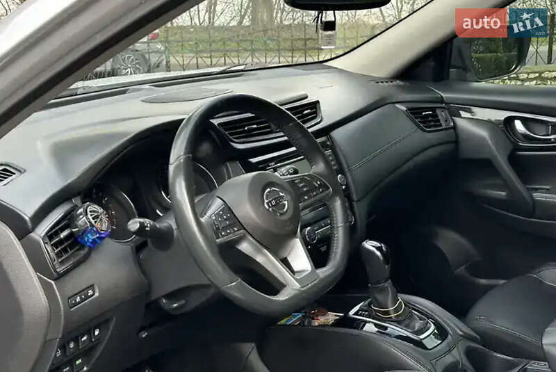 Внедорожник / Кроссовер Nissan Rogue 2017 в Хмельницком