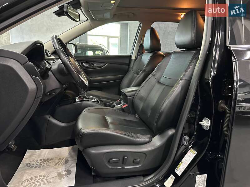 Внедорожник / Кроссовер Nissan Rogue 2017 в Каменском