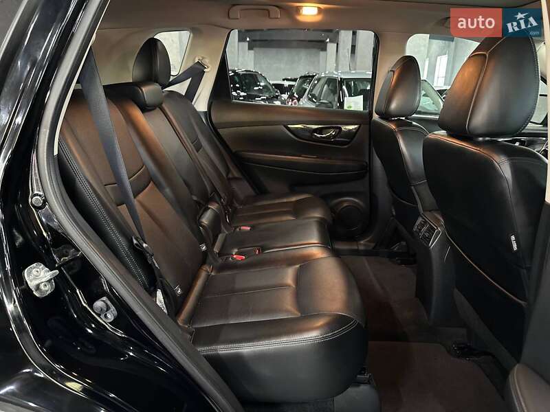 Внедорожник / Кроссовер Nissan Rogue 2017 в Каменском